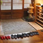 Porquê os japoneses tiram os sapatos antes de entrar em casa?